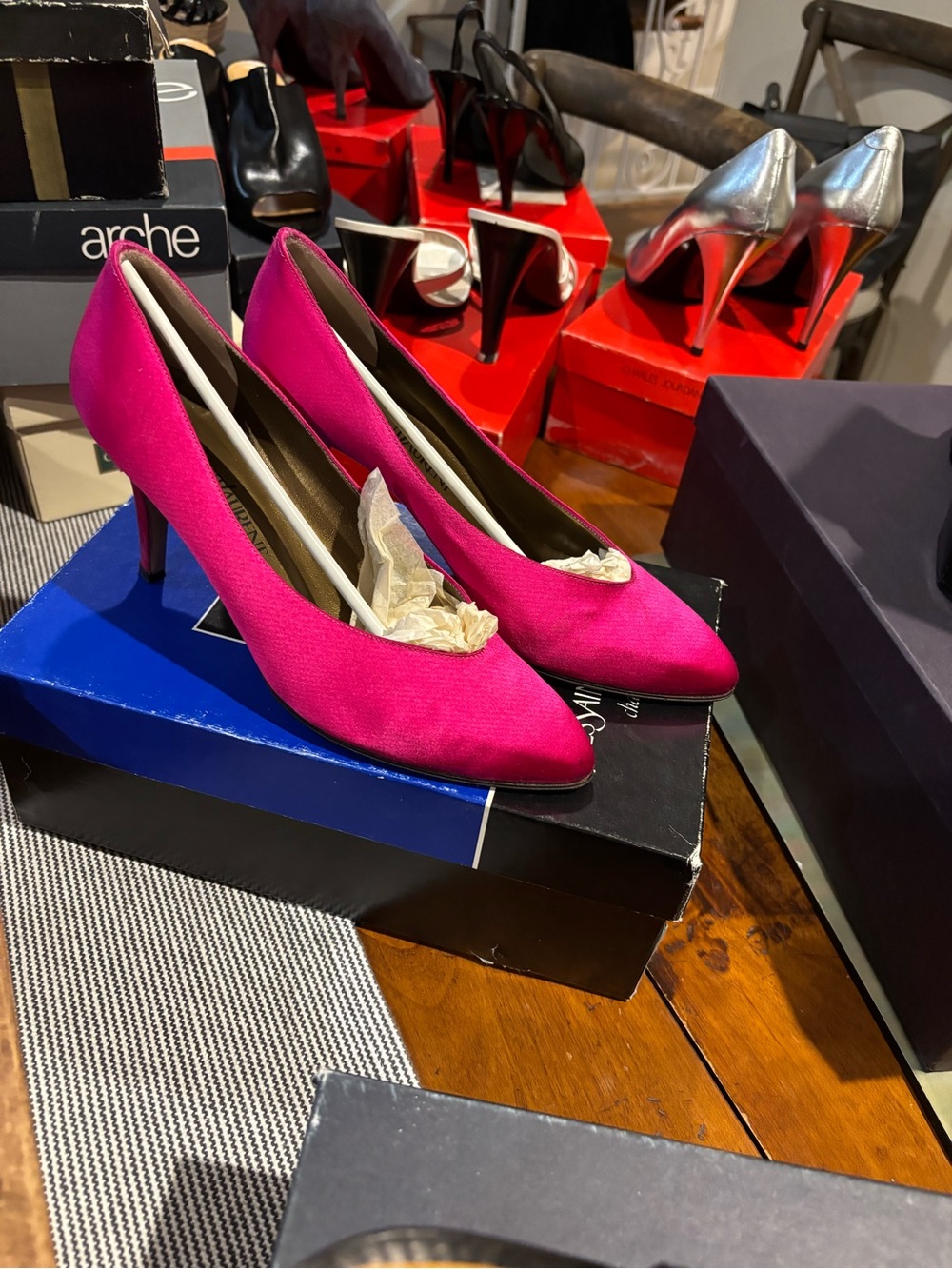 Yves Saint Laurent Hot Pink Pointed-Toe Pumps